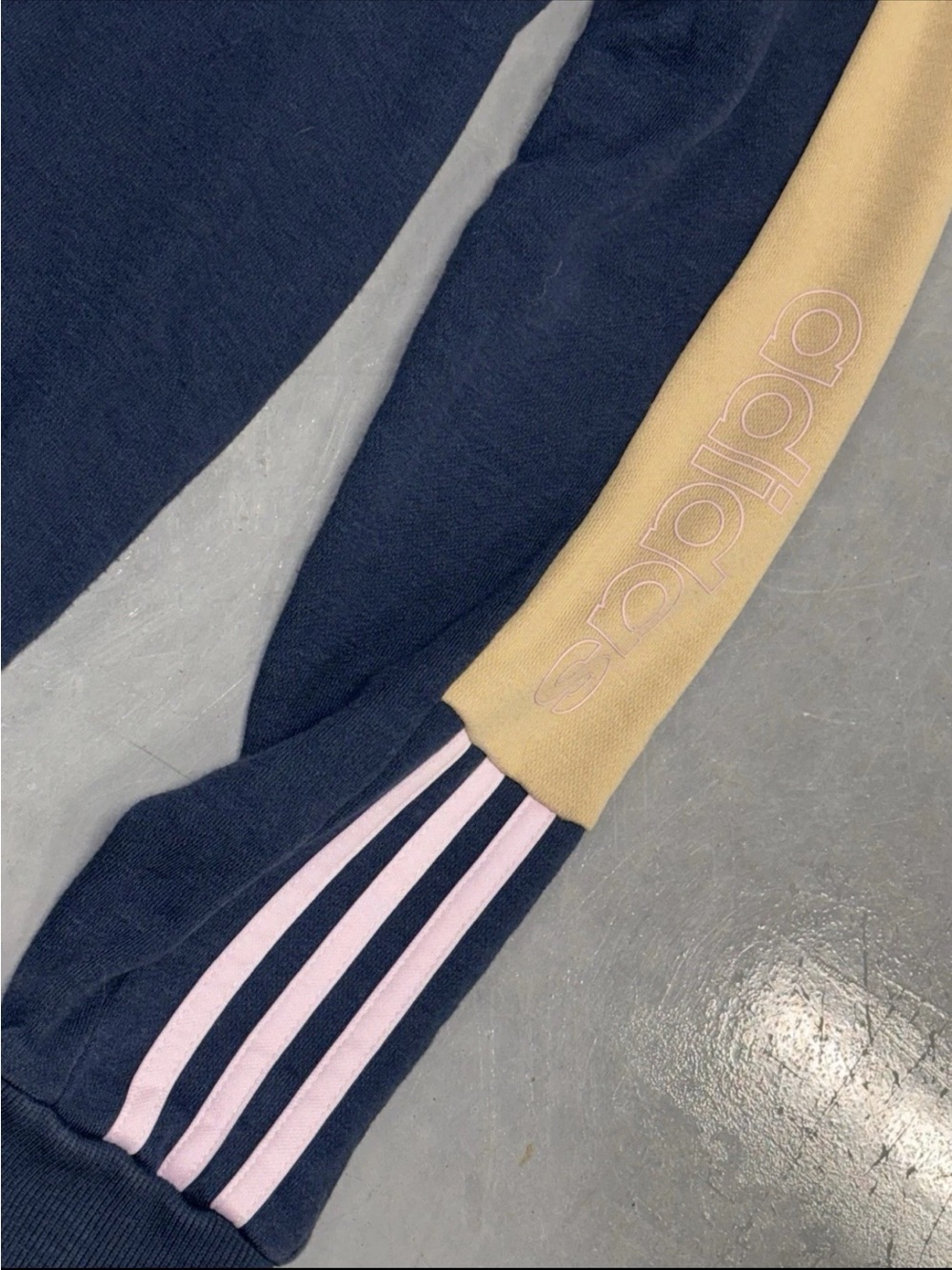 Adidas Essentials Colorblock Sweatshirt Navy Blue Pink Spell Out Logo Woman’s M - Picture 7 of 8
